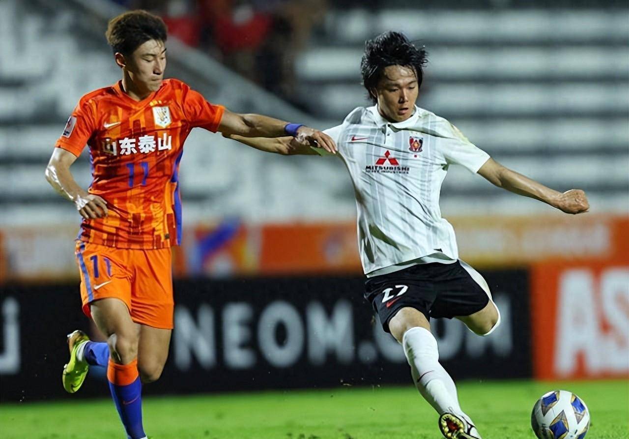 -关于篮球热身赛焦点战：三湘麒麟队翻盘瓯越旋风队，外线火力全开。二次进攻频频奏效的信息