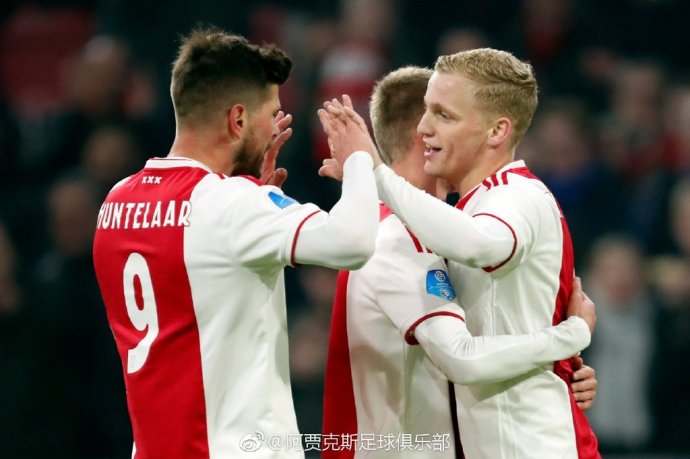 包含NBA季后赛倒计时，阿贾克斯赛前更衣室发声，细节引发关注，媒体盛赞，团队化学反应显著的词条