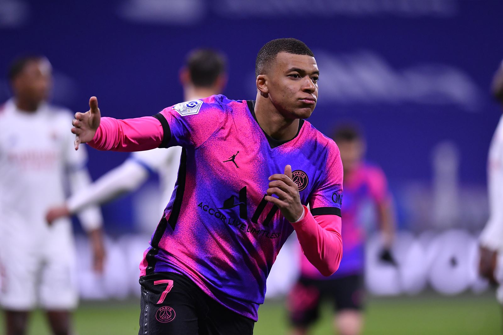 -内马尔回归赛场，惊险取胜首场状态亮眼，尤文图斯观众沸腾！的简单介绍