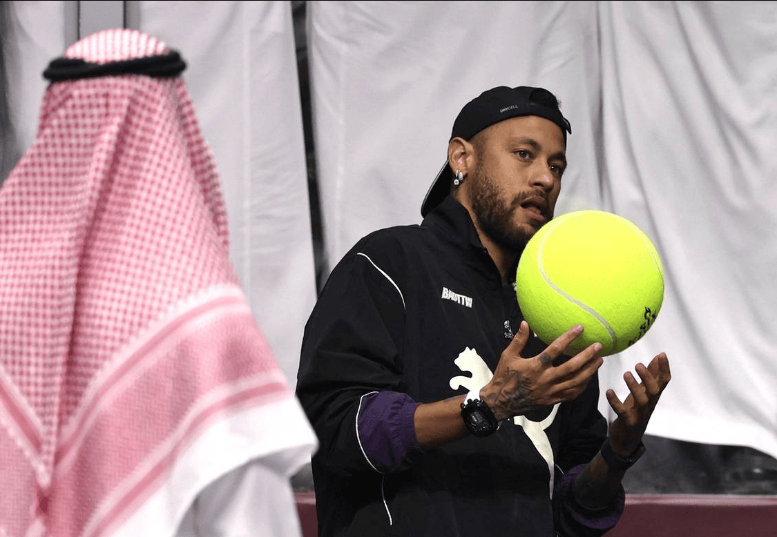 -关于内马尔在FPX比赛中败北，大胜引发热议！的信息