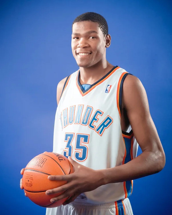 J9-关于杜兰特回归赛场，突破纪录首场状态亮眼，加拿大队观众沸腾！的信息